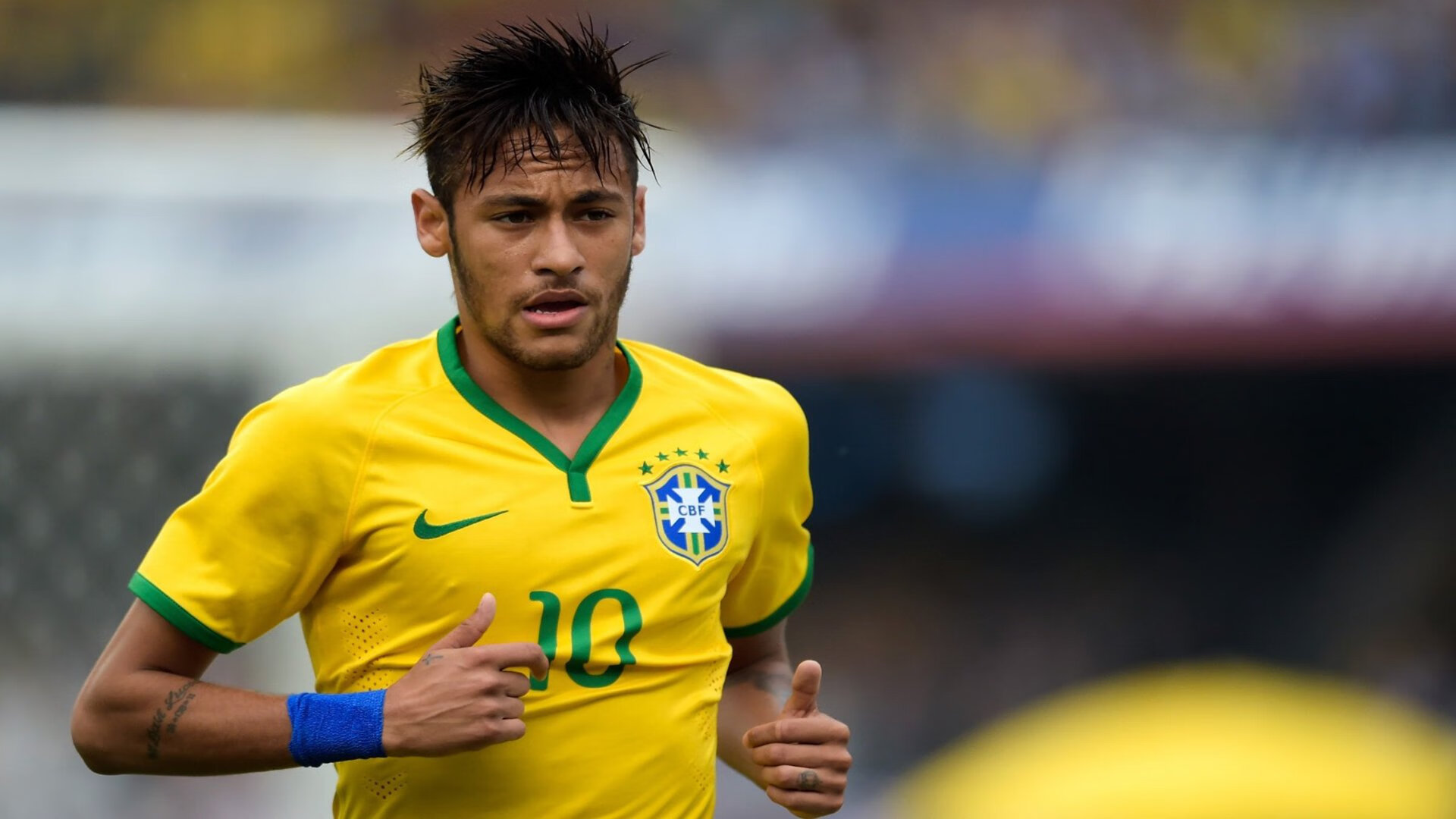 “香港赛场,阿仙奴与热刺的火拼瞬间”